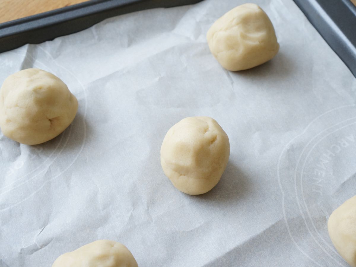 unbaked sugar cookie balls on baking sheet